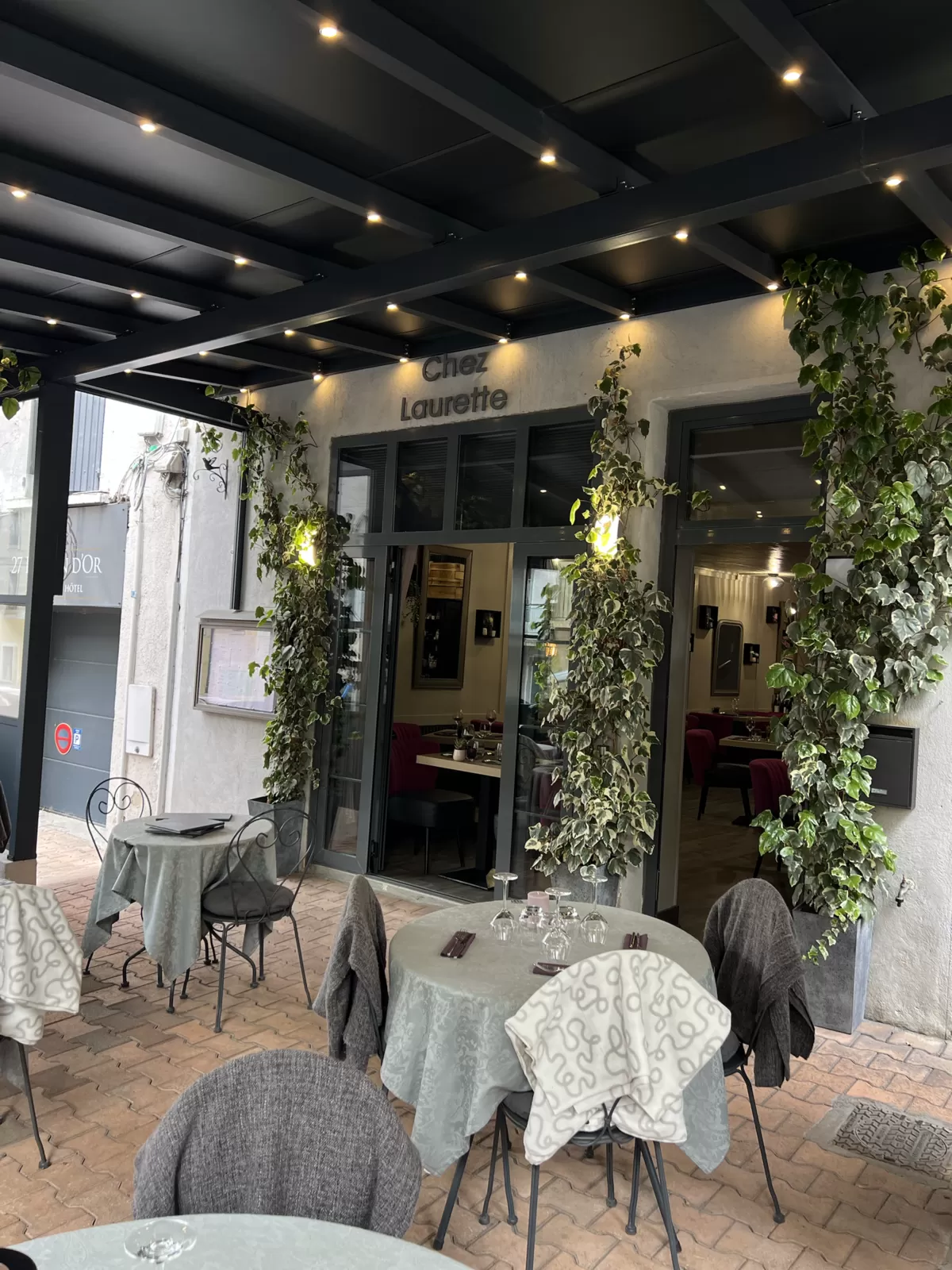 Dressage soigné — restaurant Chez Laurette